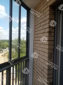 Отделка пола и потолка на балконе