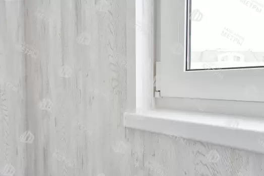 Отделка балкона МДФ панелями с эркерным остеклением Rehau