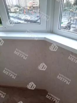 Остекление и отделка балкона Лодочка